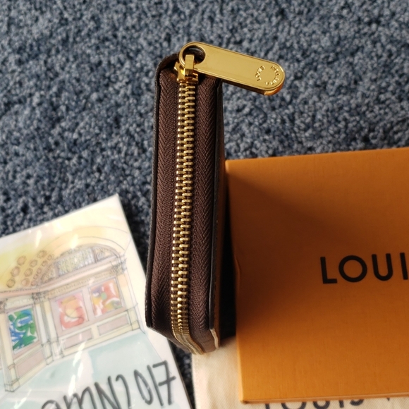 Louis Vuitton Monogram Zippy Wallet - Picture 4 of 13